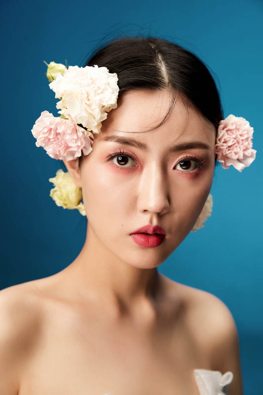 时尚亚洲女性婚纱妆面彩妆图片