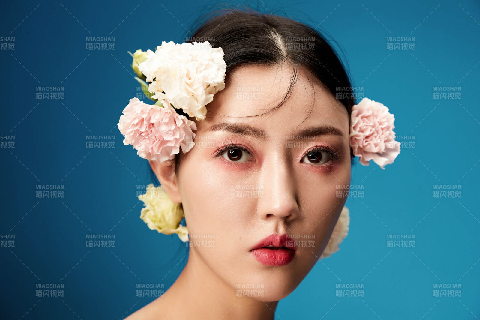 时尚亚洲女性婚纱妆面彩妆图片