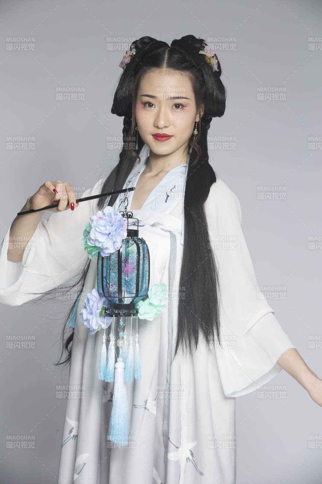 汉服风韵人像棚拍汉服少女图片