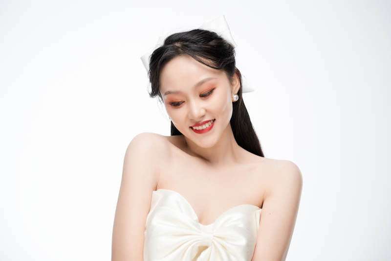 女性婚纱妆面图片