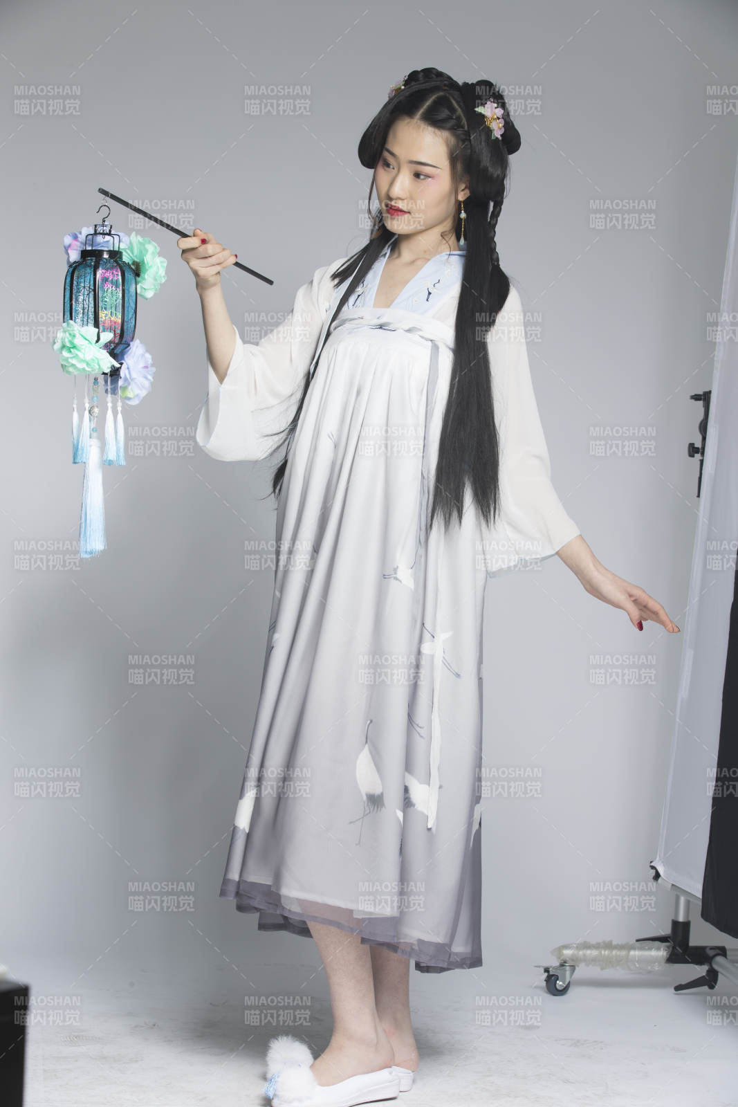 汉服风韵人像棚拍汉服少女图片