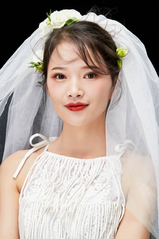 黑色背景下的美妆新娘彩妆人像图片