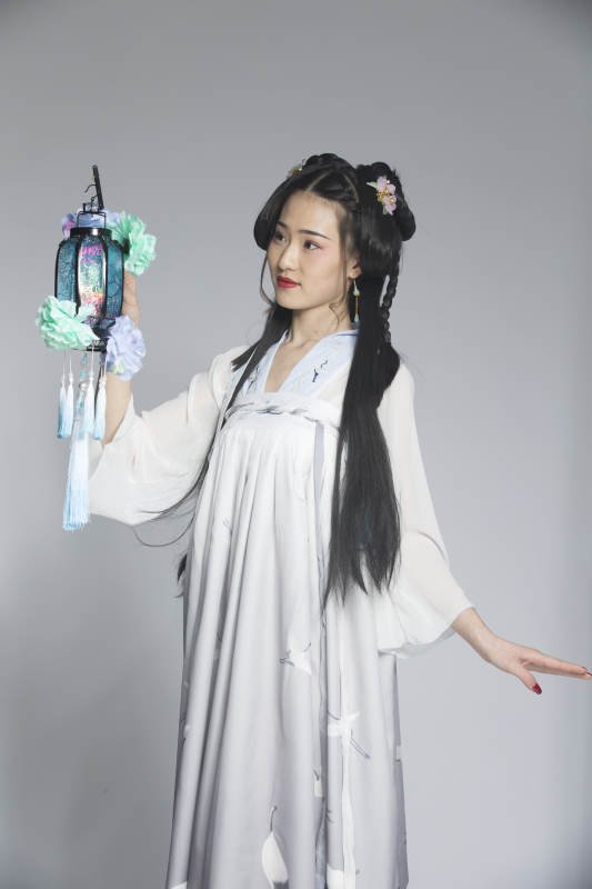 汉服风韵人像棚拍汉服少女图片