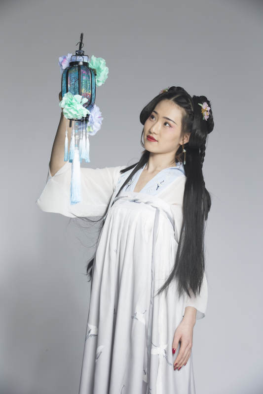 汉服风韵人像棚拍汉服少女图片