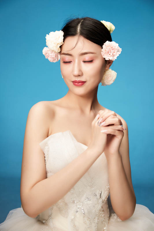 时尚亚洲女性婚纱妆面彩妆图片