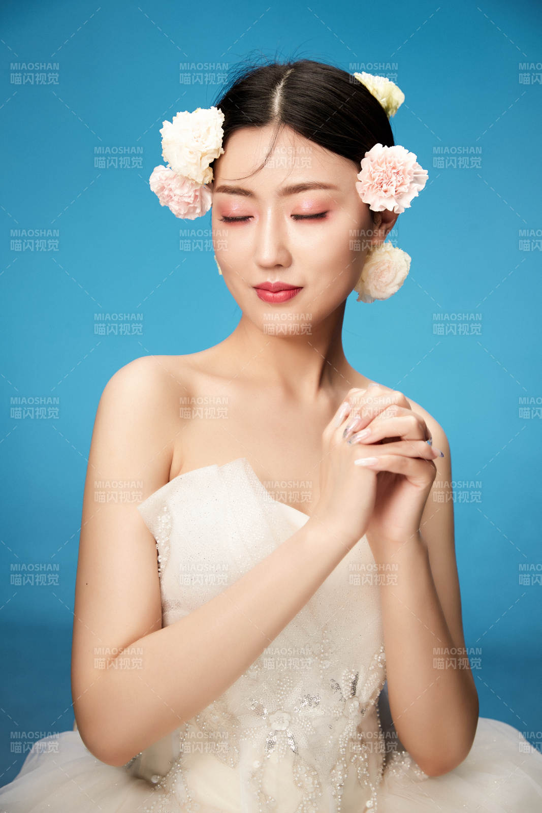 时尚亚洲女性婚纱妆面彩妆图片