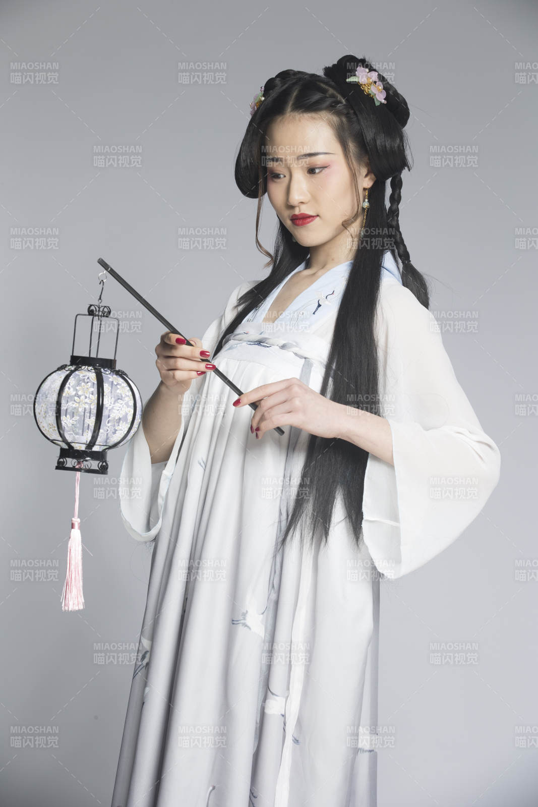 汉服风韵人像棚拍汉服少女图片