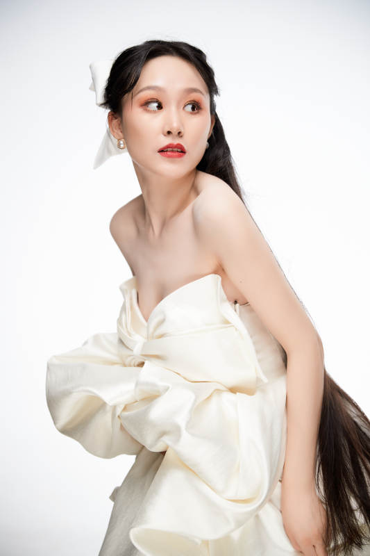 女性婚纱妆面图片