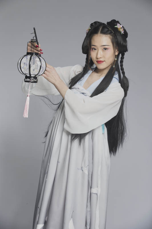 汉服风韵人像棚拍汉服少女图片