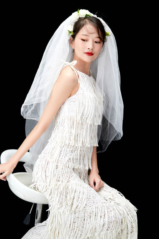 黑色背景下的美妆新娘彩妆人像图片