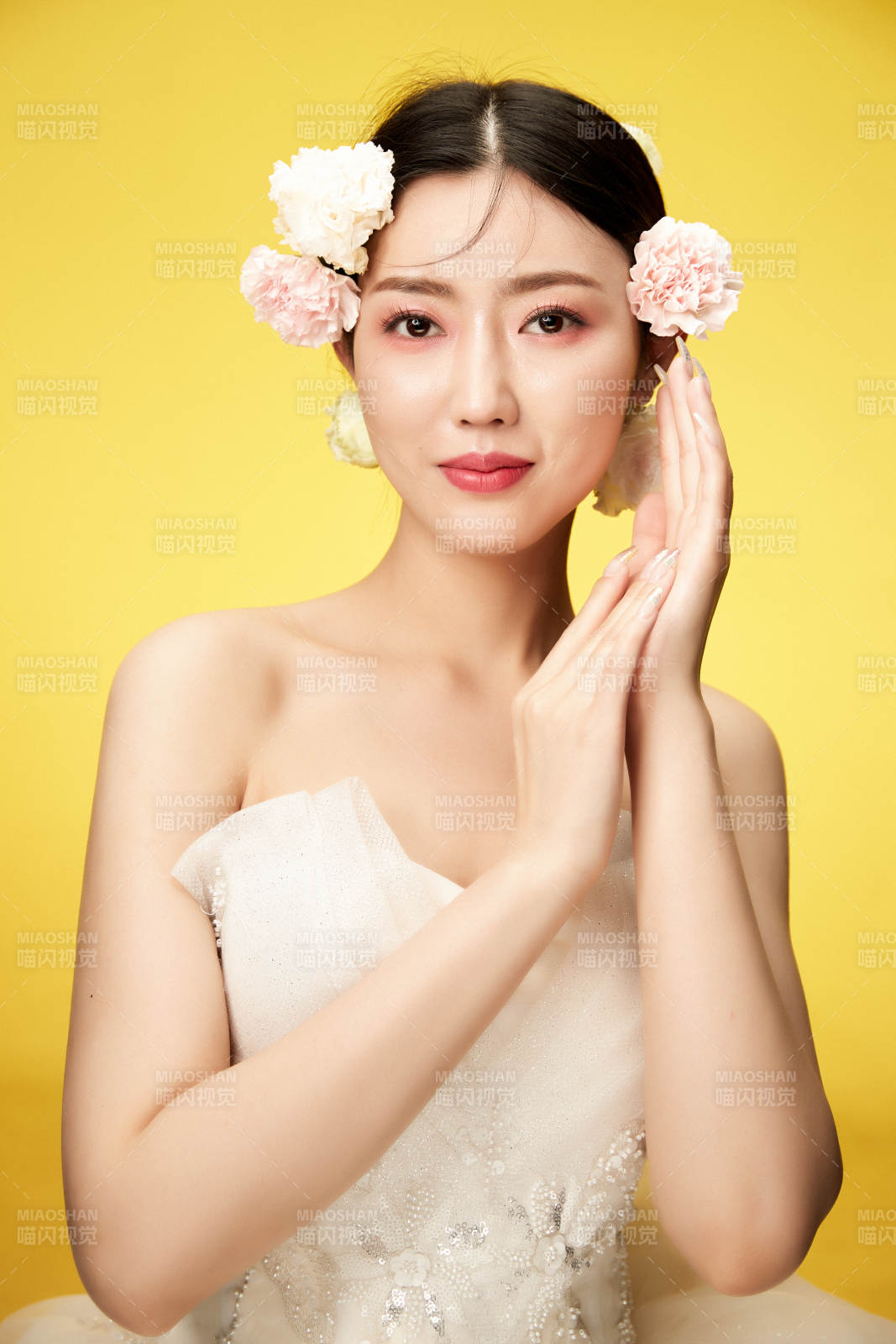 时尚亚洲女性婚纱妆面彩妆图片