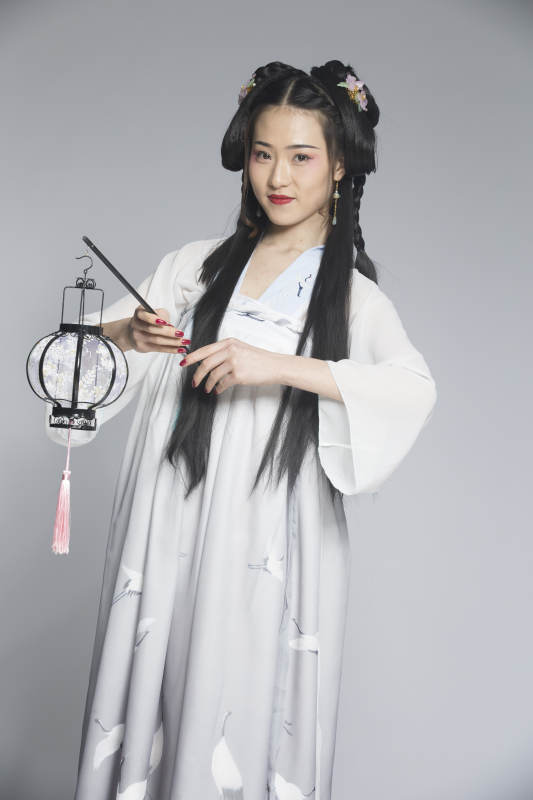 汉服风韵人像棚拍汉服少女图片