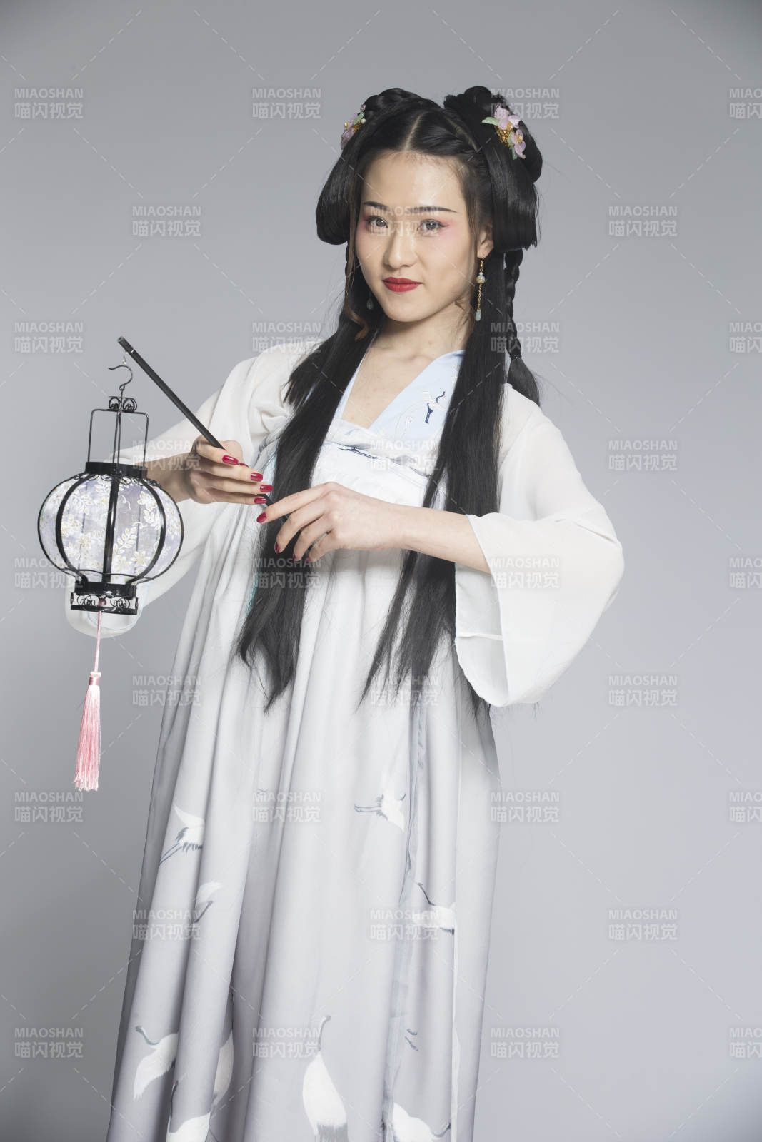 汉服风韵人像棚拍汉服少女图片