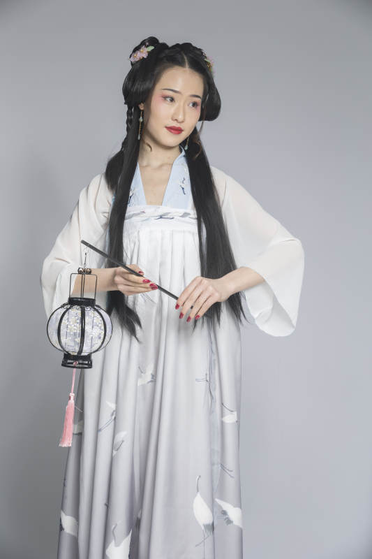 汉服风韵人像棚拍汉服少女图片