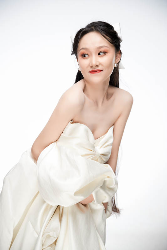 女性婚纱妆面图片