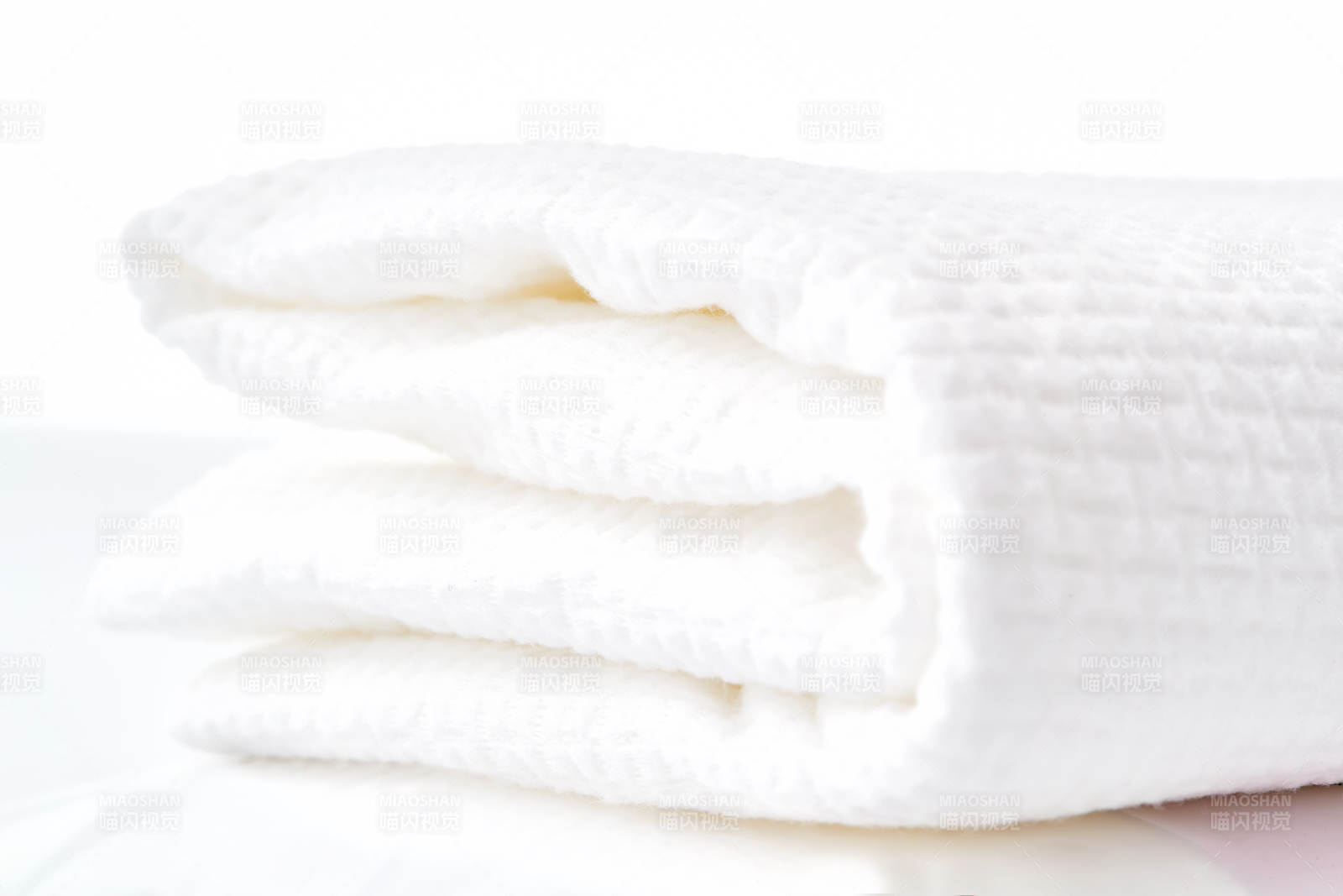 一次性旅行酒店清洁用无纺布浴巾图片