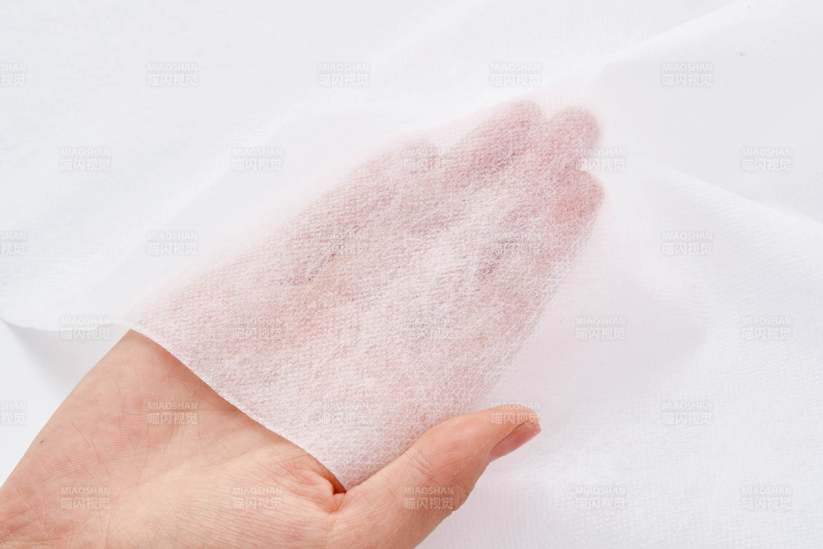 一次性旅行酒店清洁用无纺布浴巾图片