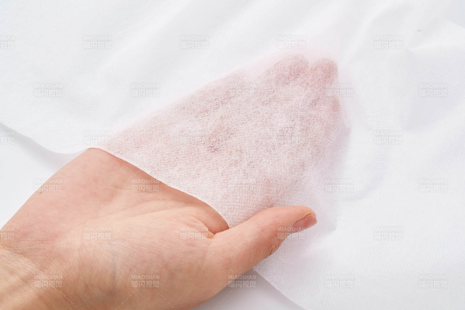 一次性旅行酒店清洁用无纺布浴巾图片