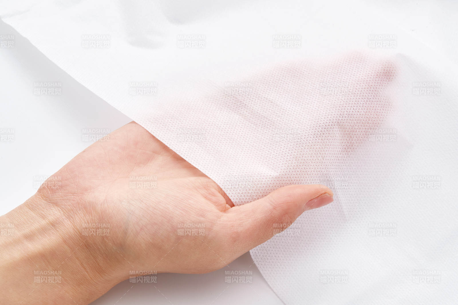 一次性旅行酒店清洁用无纺布浴巾图片