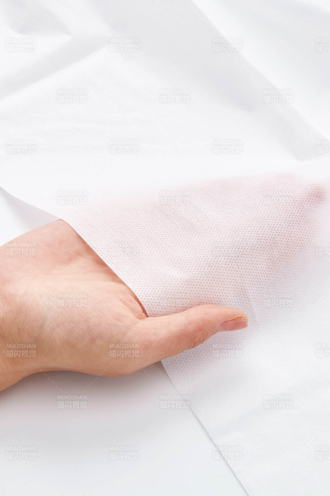 一次性旅行酒店清洁用无纺布浴巾图片