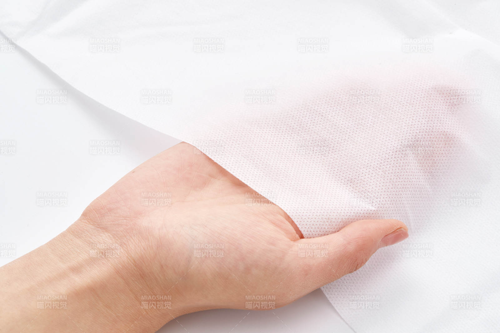 一次性旅行酒店清洁用无纺布浴巾图片