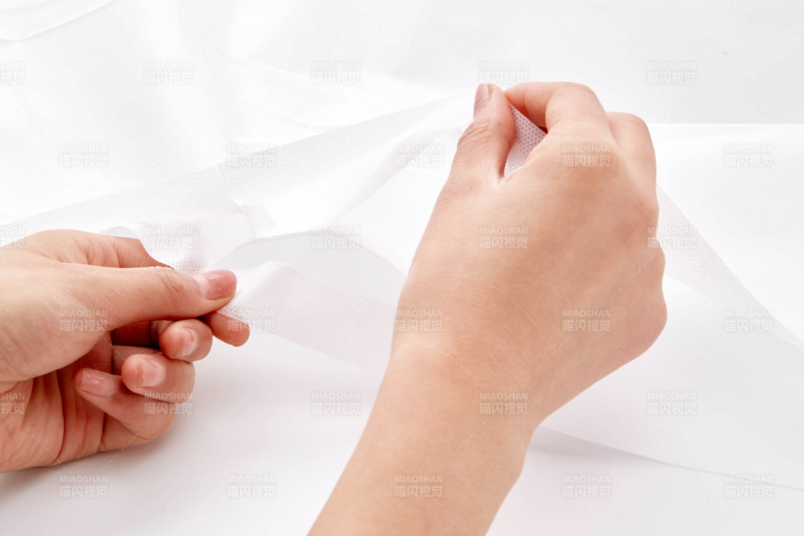 一次性旅行酒店清洁用无纺布浴巾图片