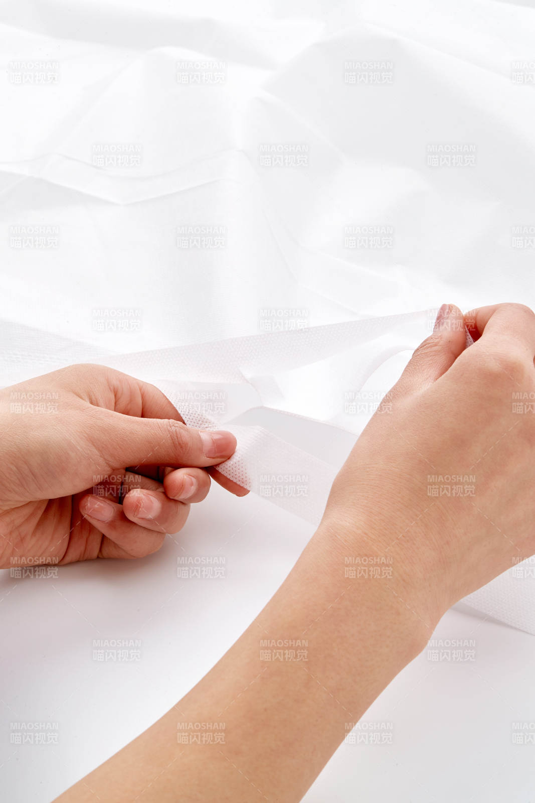 一次性旅行酒店清洁用无纺布浴巾图片