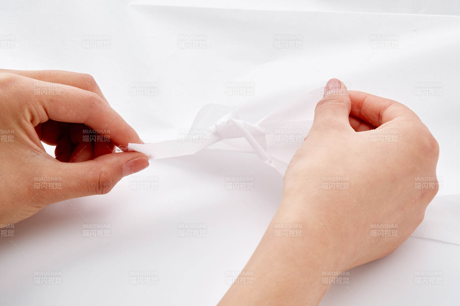 一次性旅行酒店清洁用无纺布浴巾图片