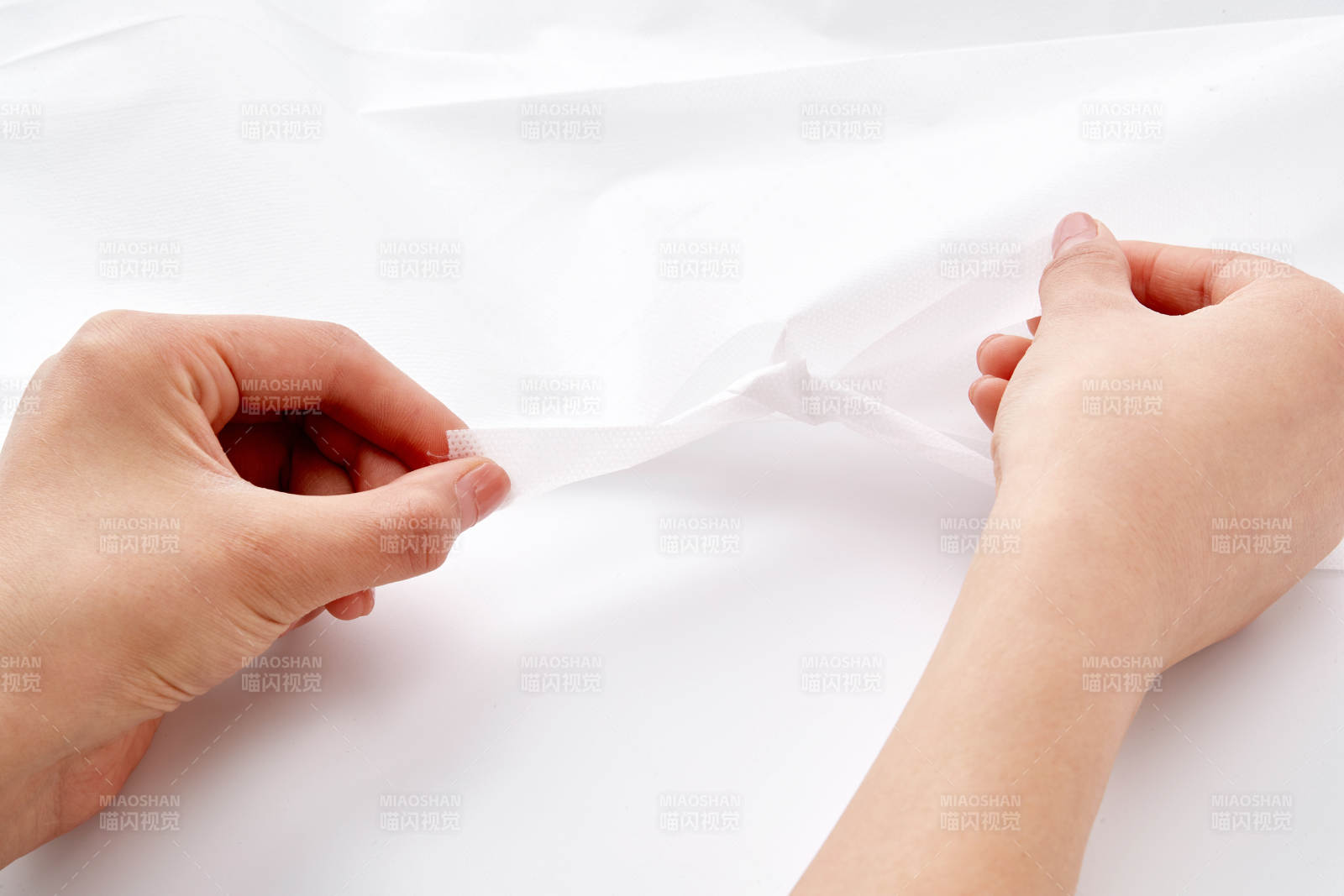 一次性旅行酒店清洁用无纺布浴巾图片