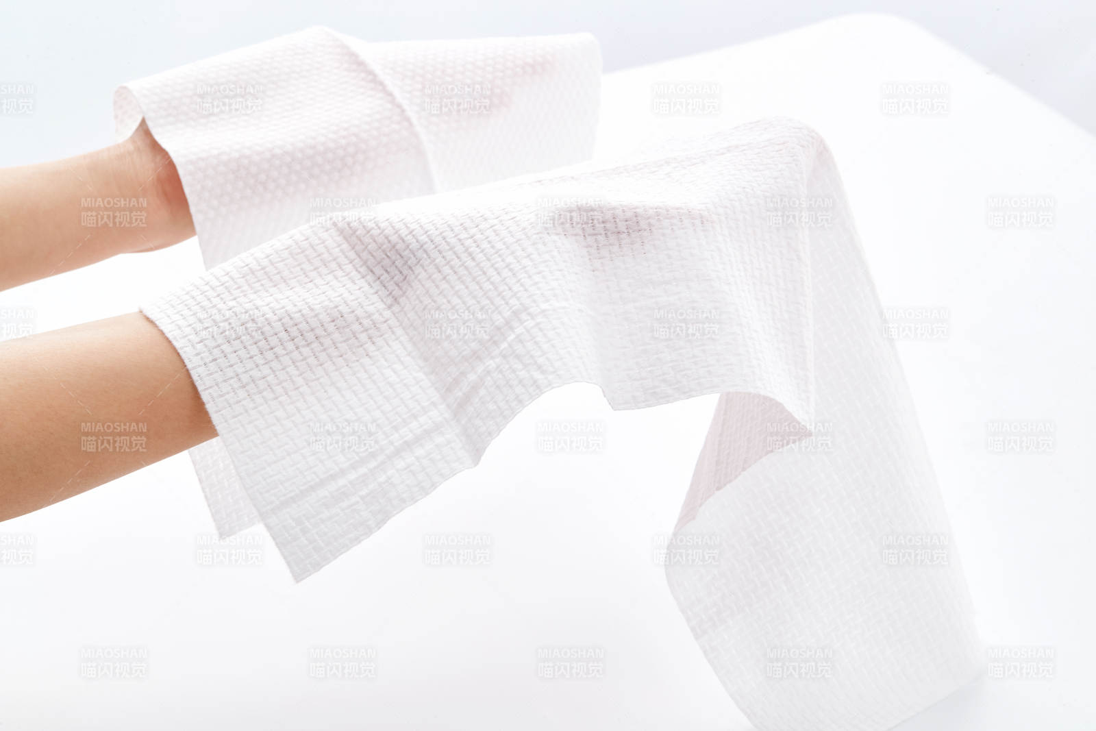 一次性旅行酒店清洁用无纺布浴巾图片