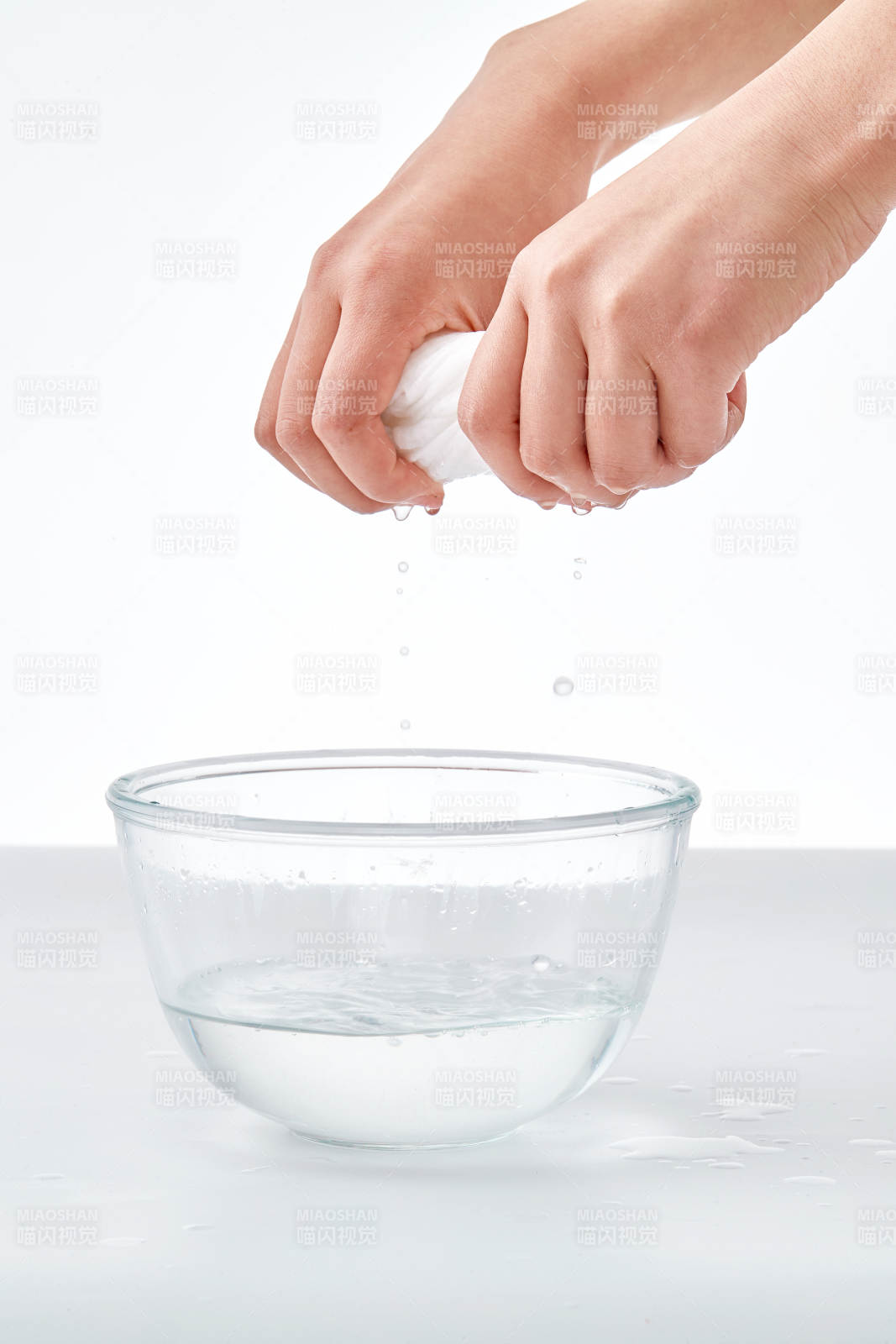 一次性旅行酒店清洁用无纺布浴巾图片