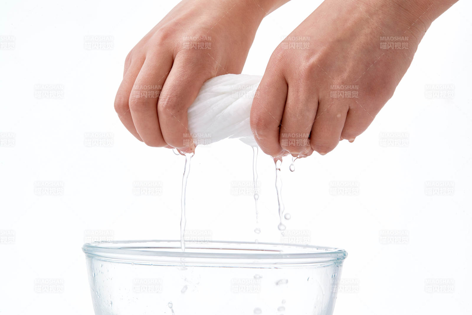 一次性旅行酒店清洁用无纺布浴巾图片