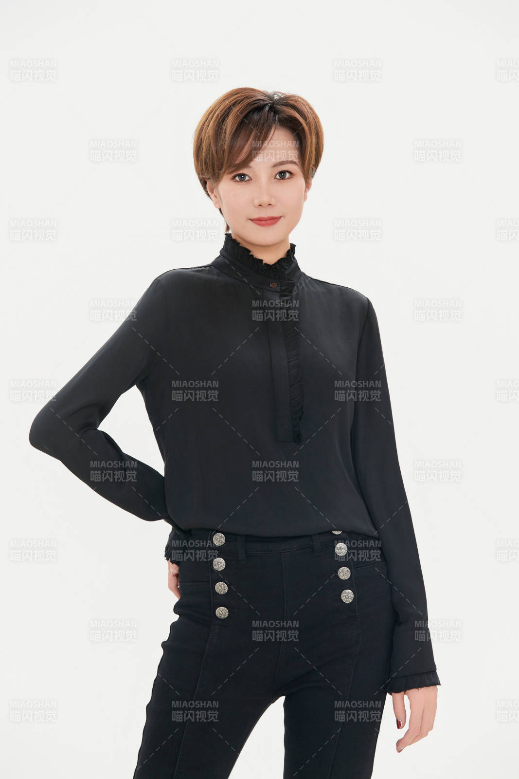 白色背景下的职场职业女性形象图片