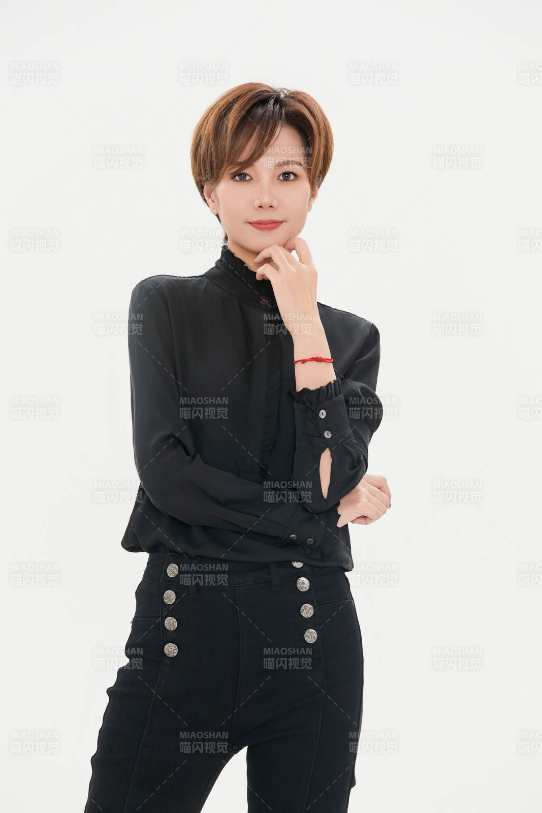 白色背景下的职场职业女性形象图片