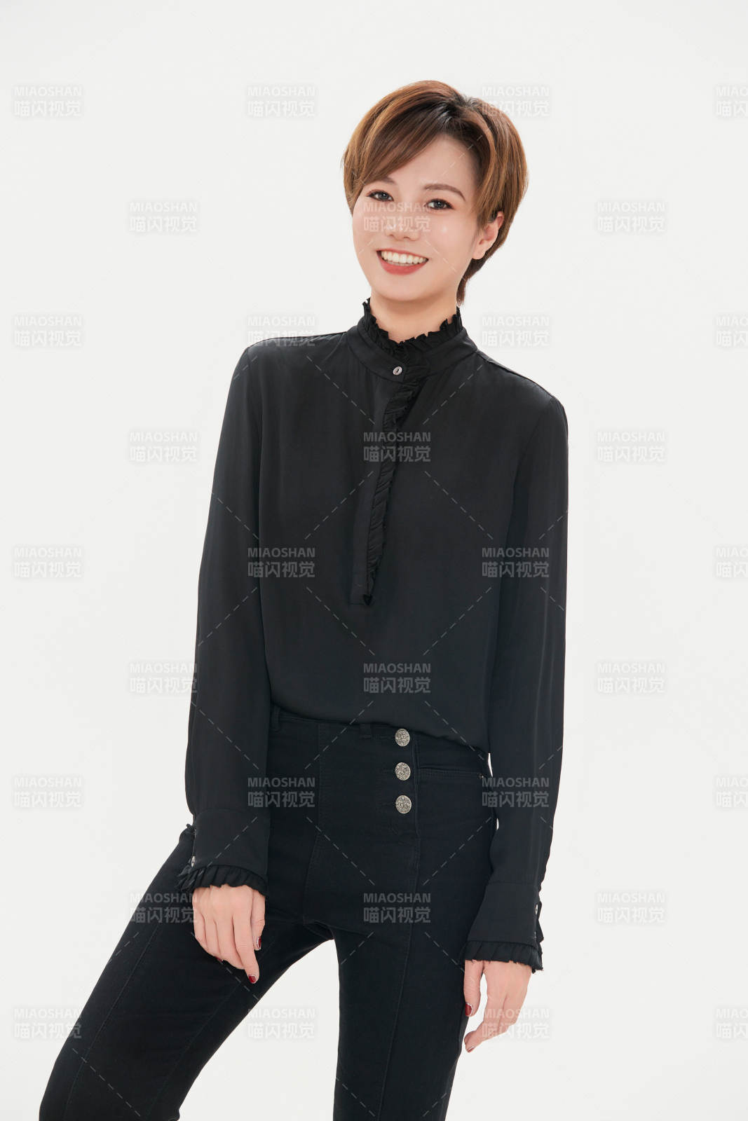 白色背景下的职场职业女性形象图片