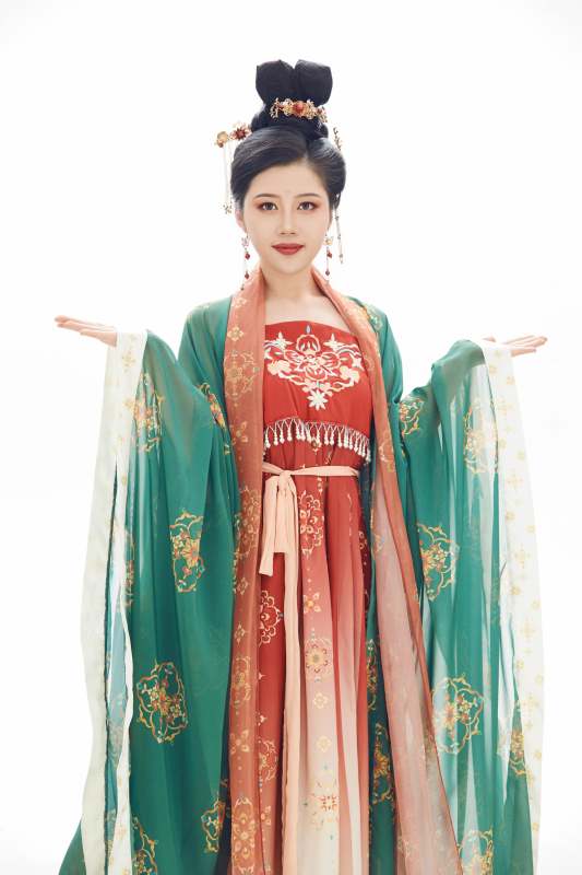 大唐风韵女性古装造型图片