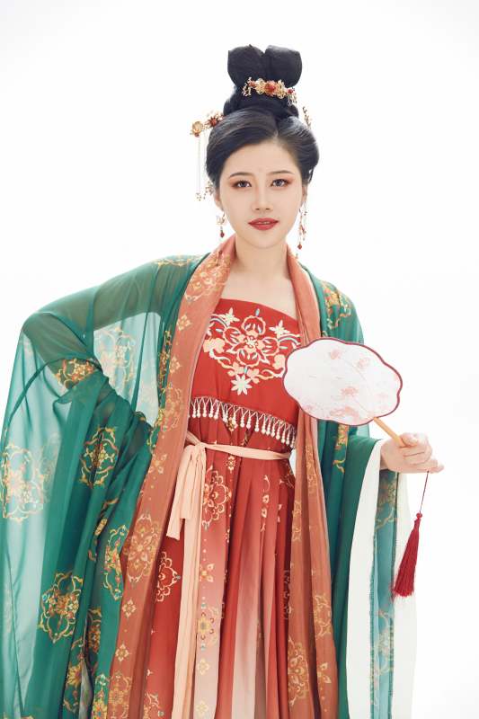 大唐风韵女性古装造型图片