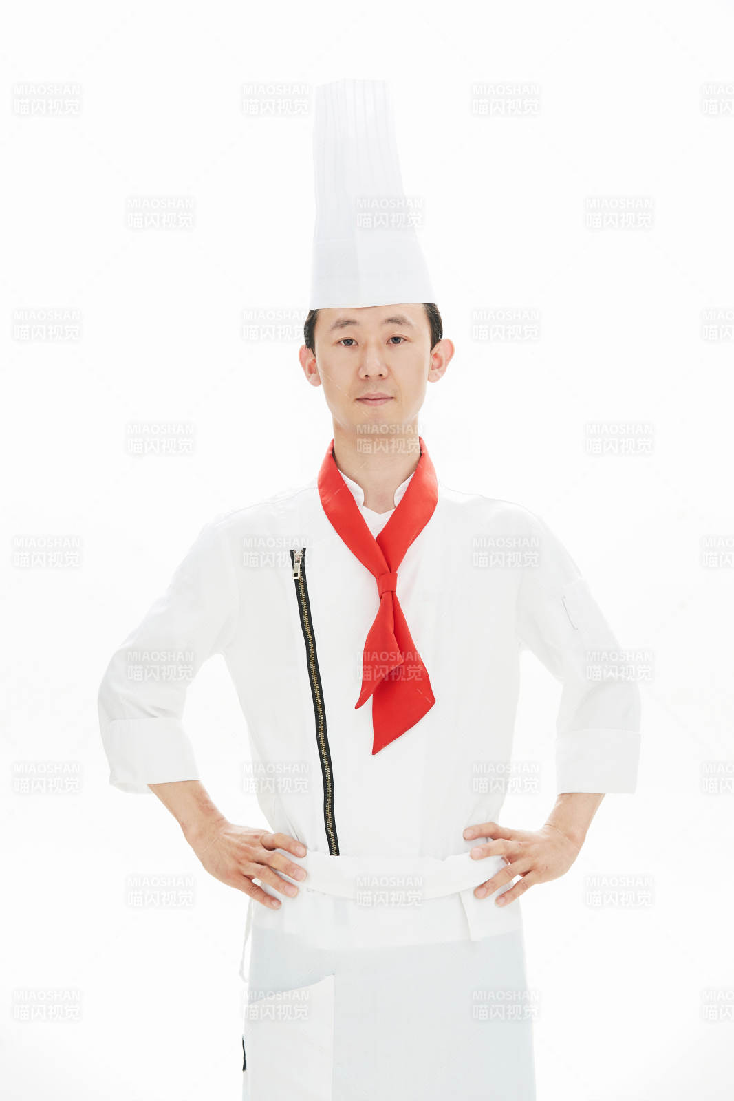 白色背景下的酒店高级厨师形象图片