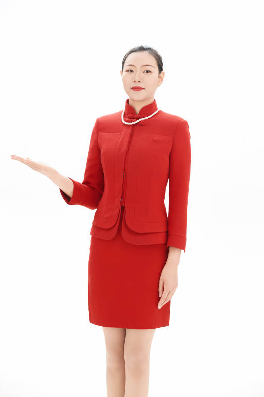 白色背景下的酒店女性高级服务员图片