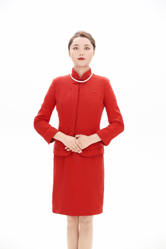 白色背景下的酒店女性高级服务员图片