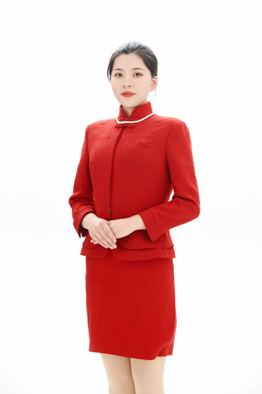 白色背景下的酒店女性高级服务员图片