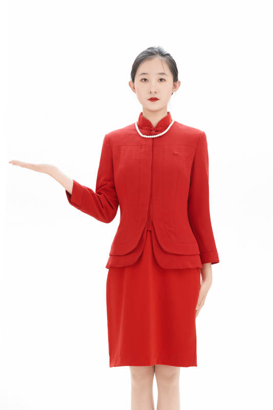 白色背景下的酒店女性高级服务员图片