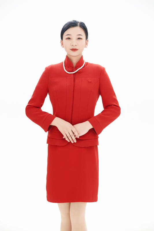 白色背景下的酒店女性高级服务员图片