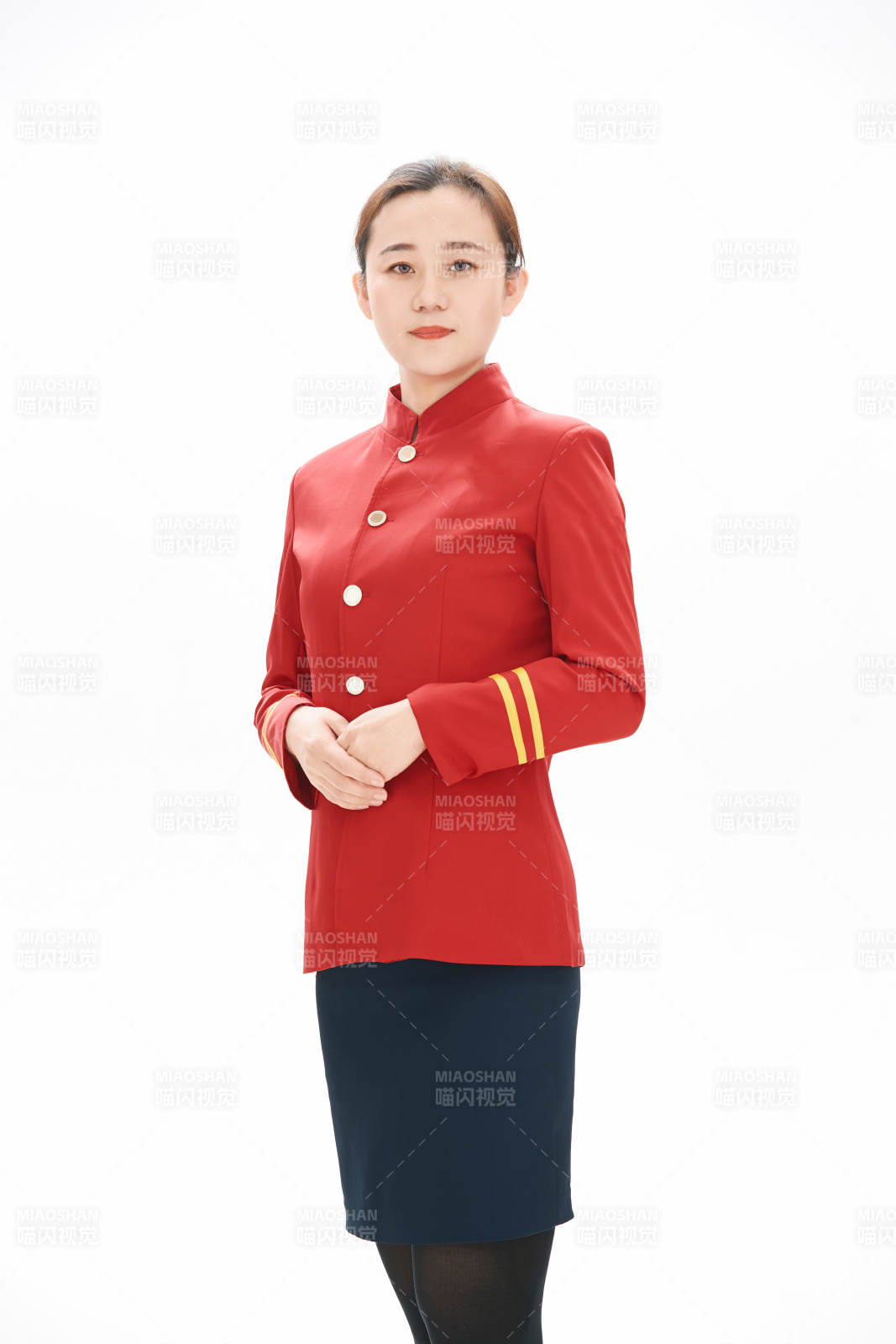 白色背景下的酒店女性高级服务员图片