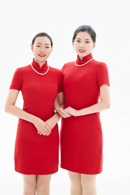 白色背景下的酒店女性高级服务员团队图片