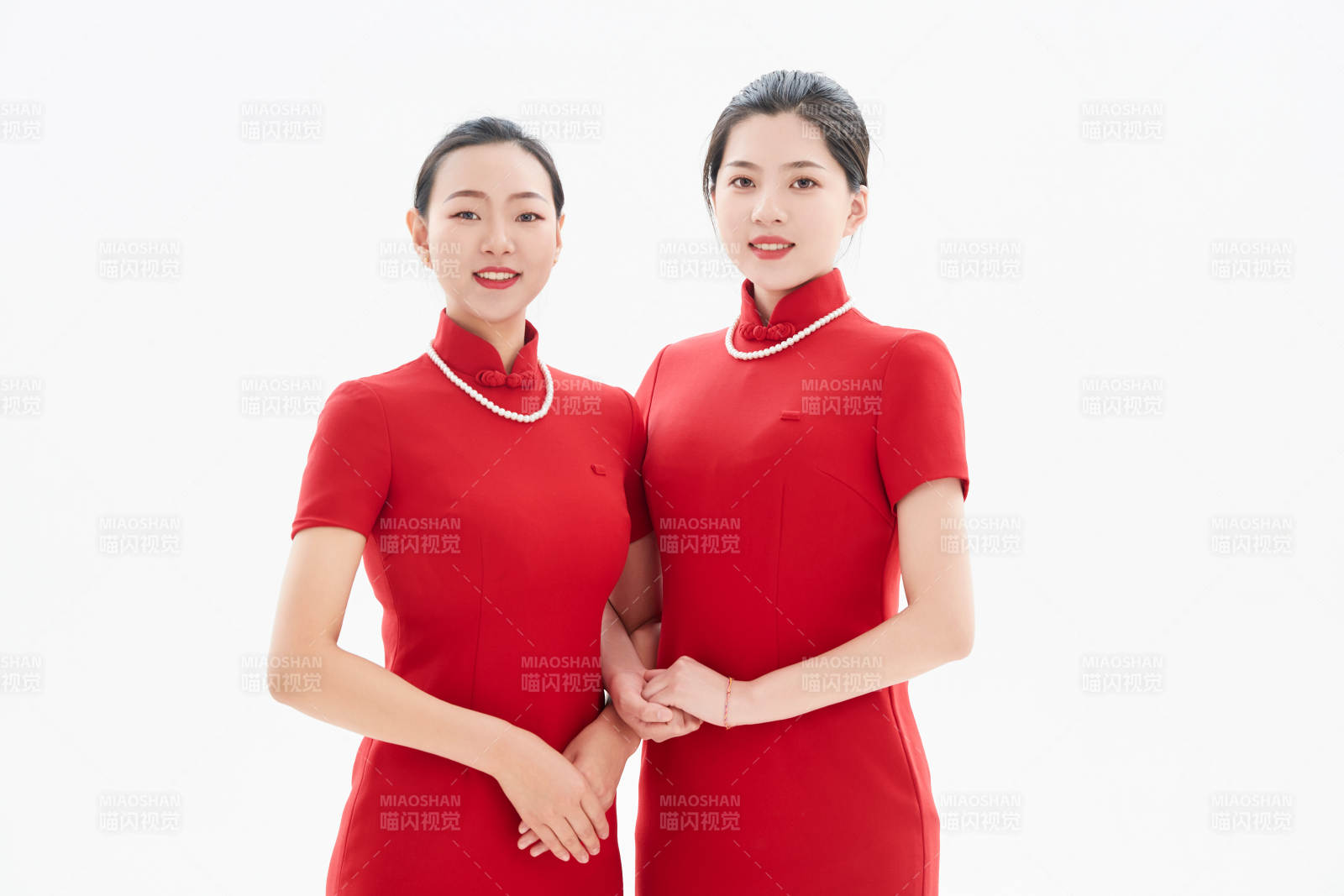 白色背景下的酒店女性高级服务员团队图片