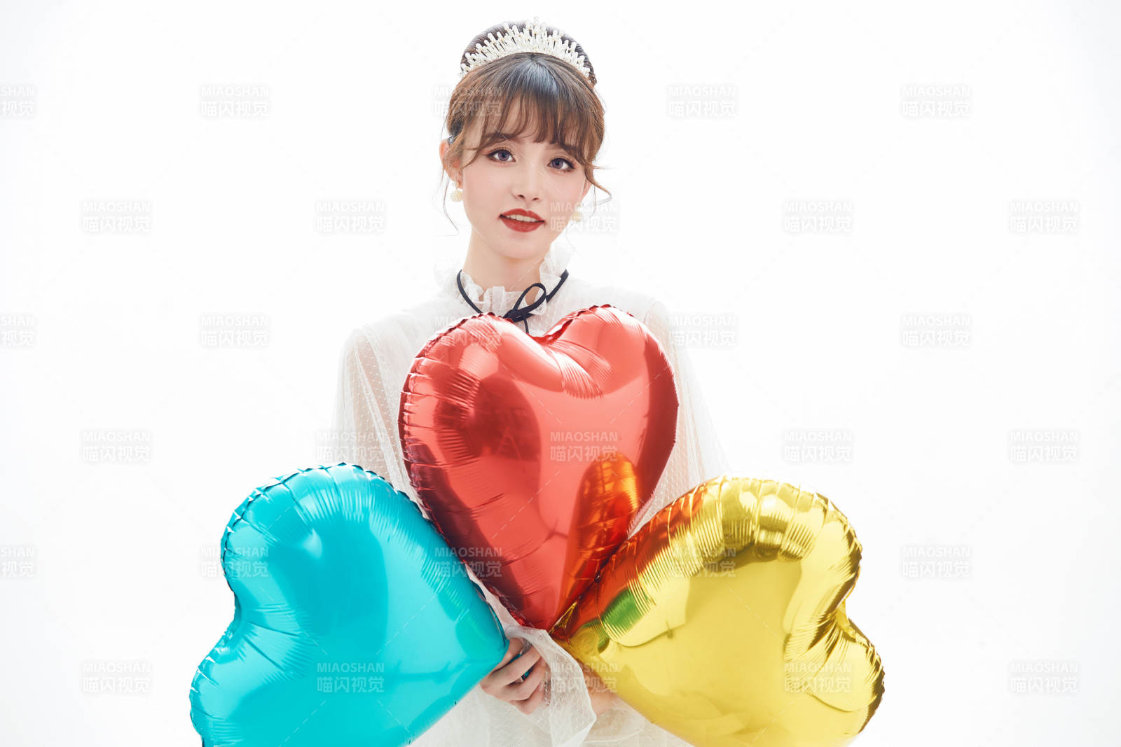 仿妆奥黛丽赫本风格妆容服饰的亚洲少女图片