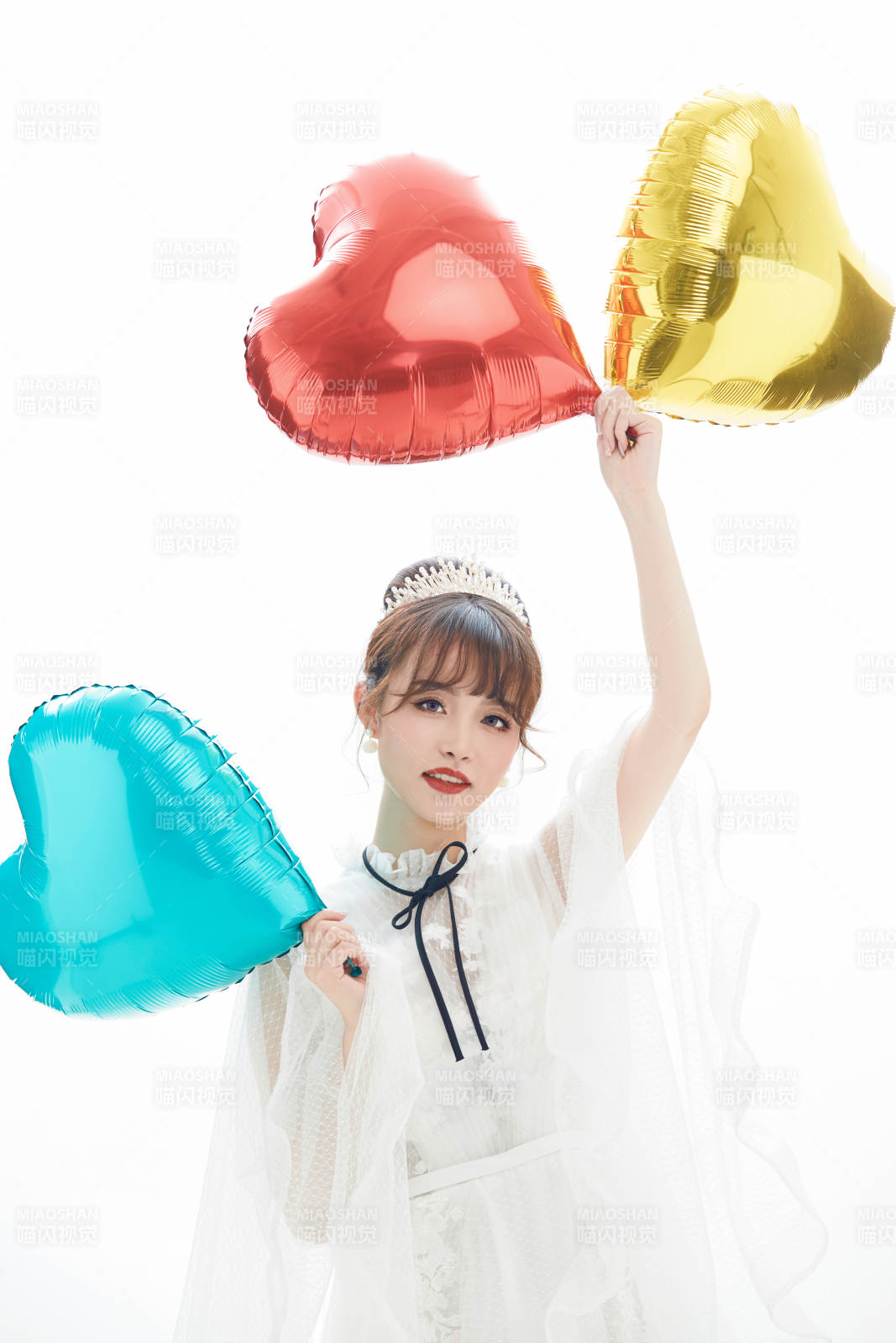 仿妆奥黛丽赫本风格妆容服饰的亚洲少女图片