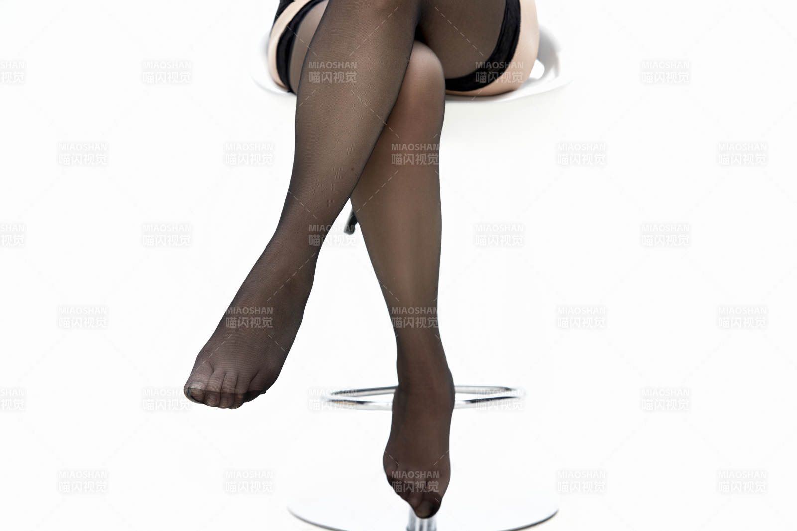 裸露的女性的足部特写图片