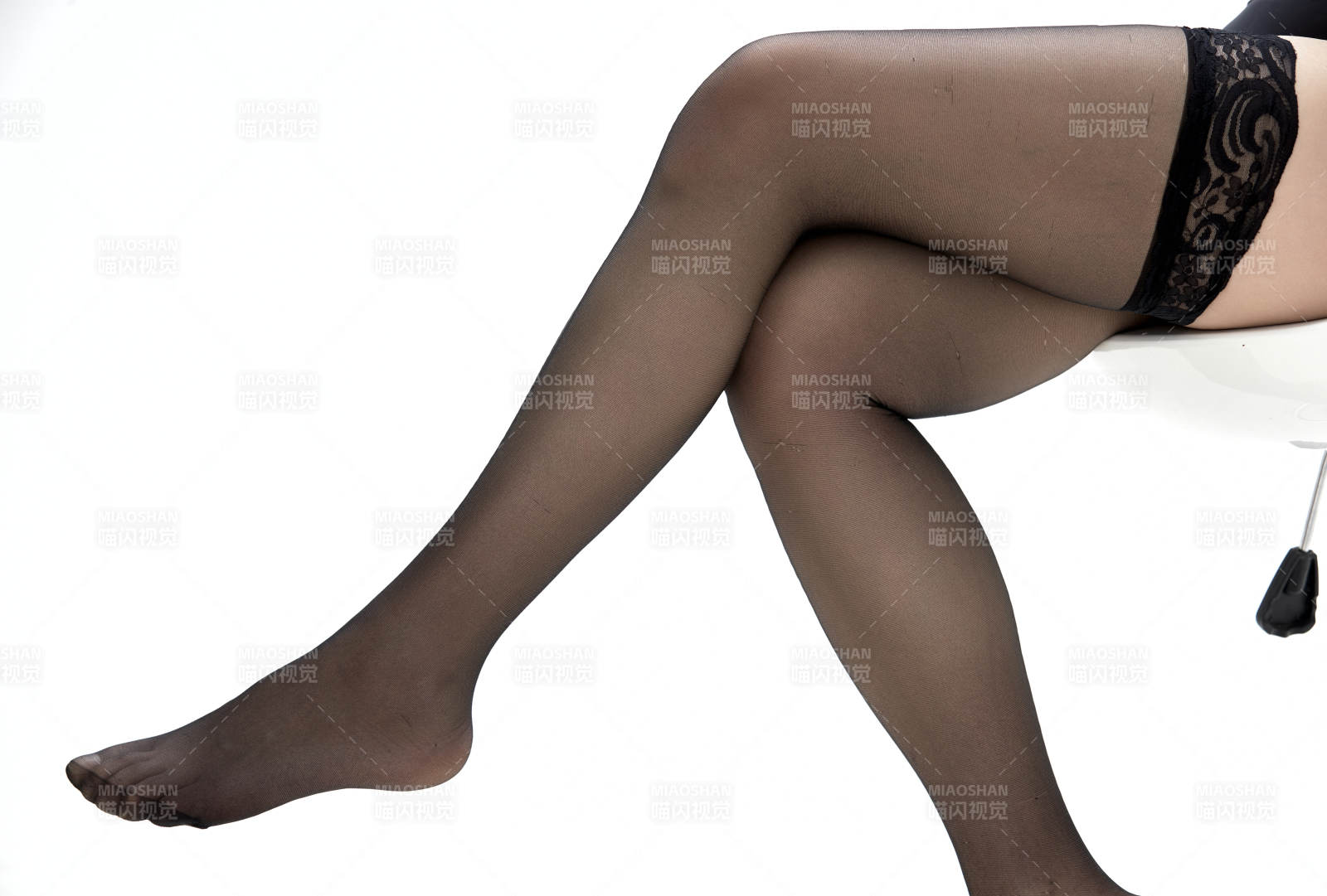 裸露的女性的足部特写图片